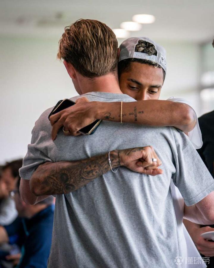 九游账号共享-本泽马身价怎么这么低